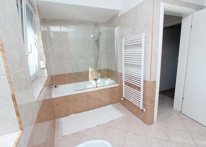 Διαμέρισμα Malerisches Nur 400 Meter Zum Mit Meerblick - Nur 10 Minuten Zum Zentrum Von *