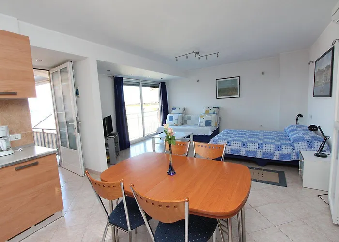 Malerisches Nur 400 Meter Zum Mit Meerblick - Nur 10 Minuten Zum Zentrum Von Ρόβινι